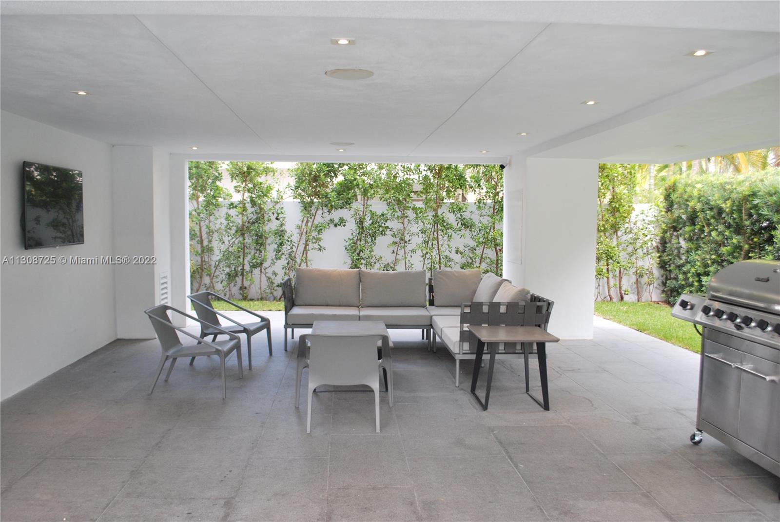 TROPICAL ISLE HOMES SUB - Residential Lease