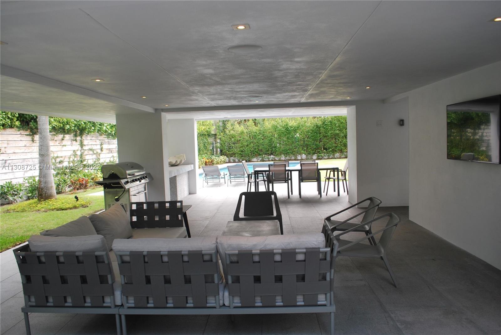 TROPICAL ISLE HOMES SUB - Residential Lease