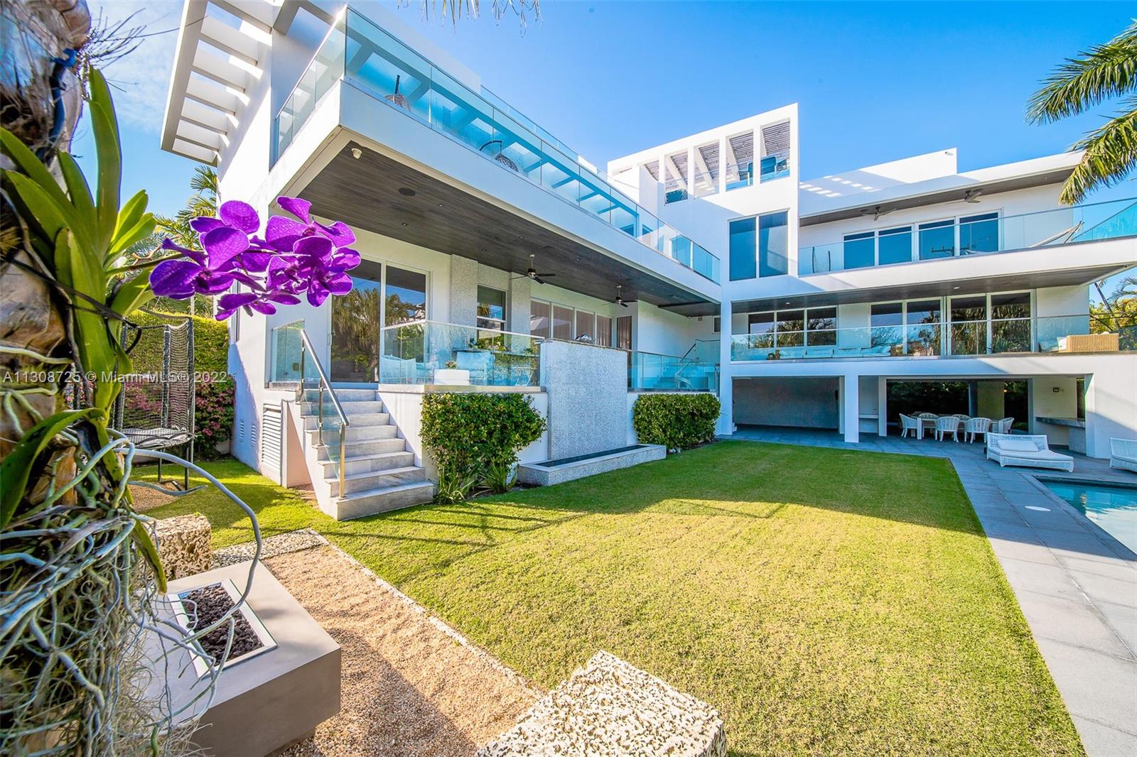 TROPICAL ISLE HOMES SUB - Residential Lease