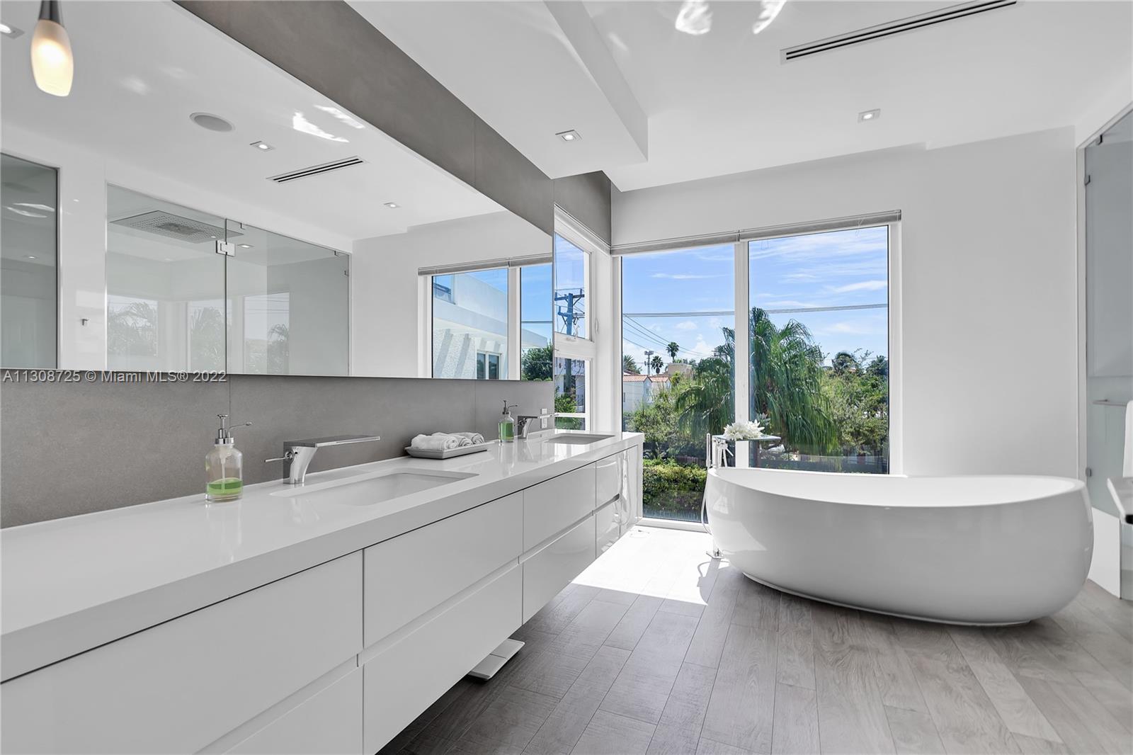 TROPICAL ISLE HOMES SUB - Residential Lease