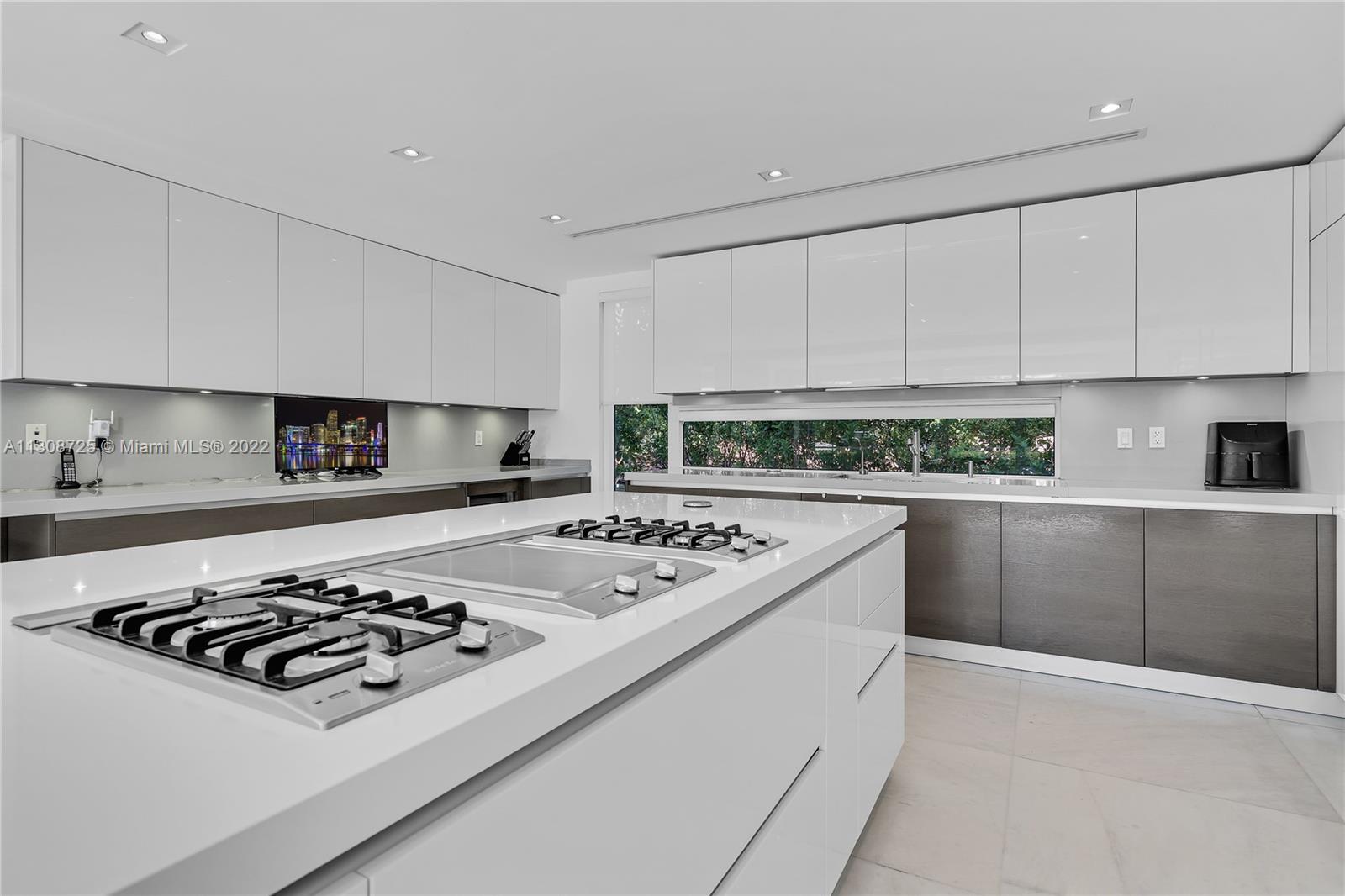 TROPICAL ISLE HOMES SUB - Residential Lease