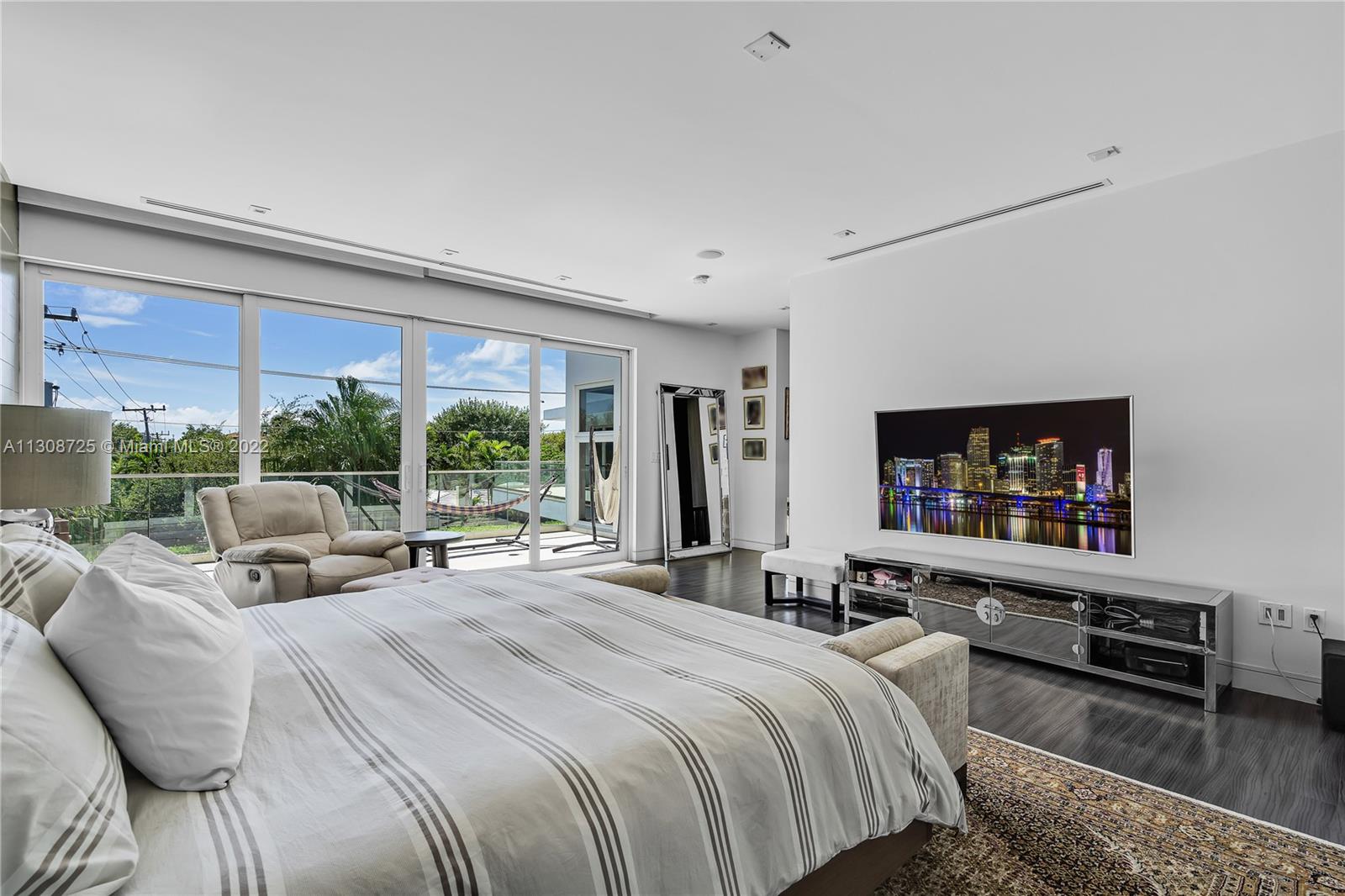 TROPICAL ISLE HOMES SUB - Residential Lease