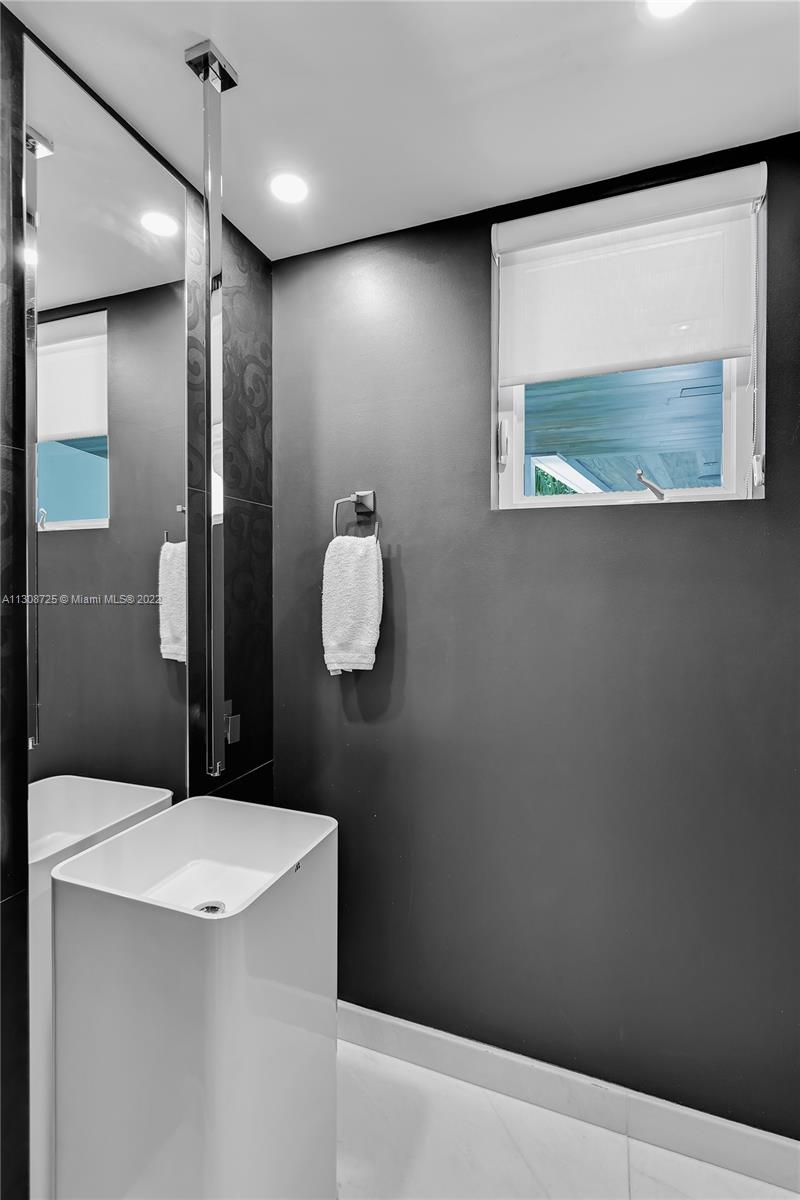 TROPICAL ISLE HOMES SUB - Residential Lease