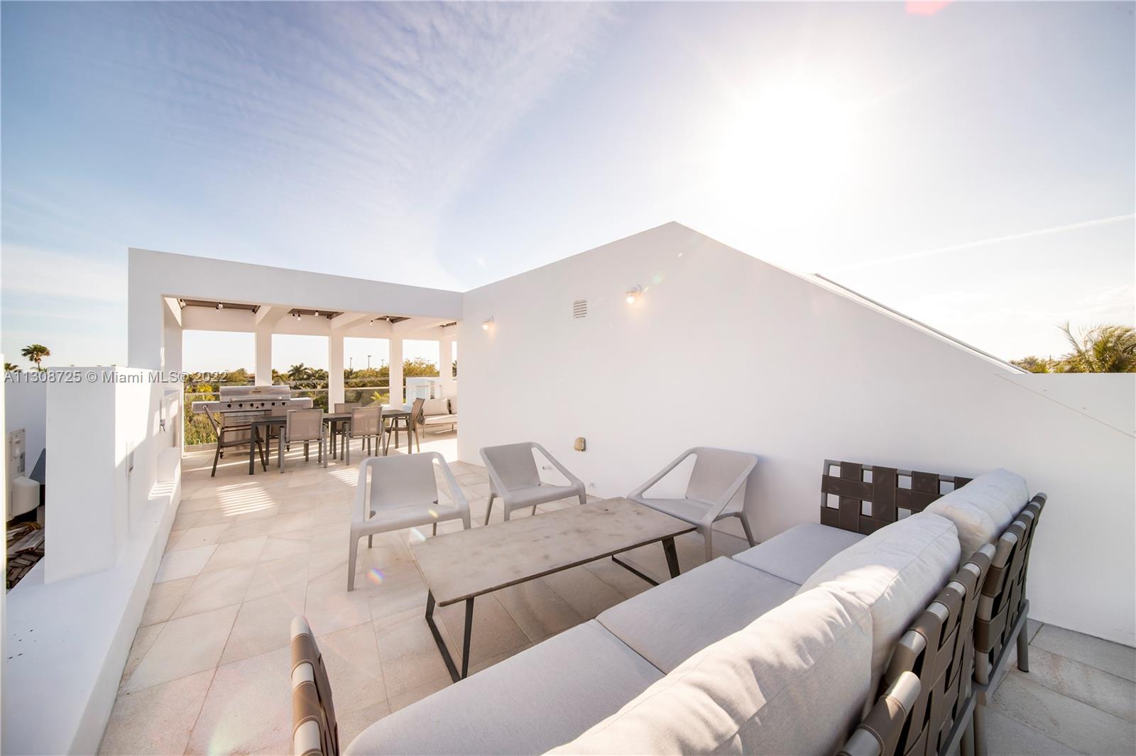 TROPICAL ISLE HOMES SUB - Residential Lease