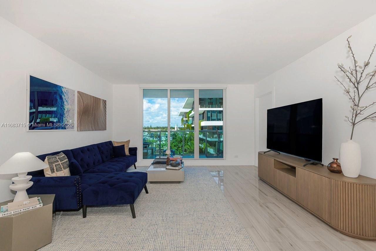 2301 Collins Ave 534