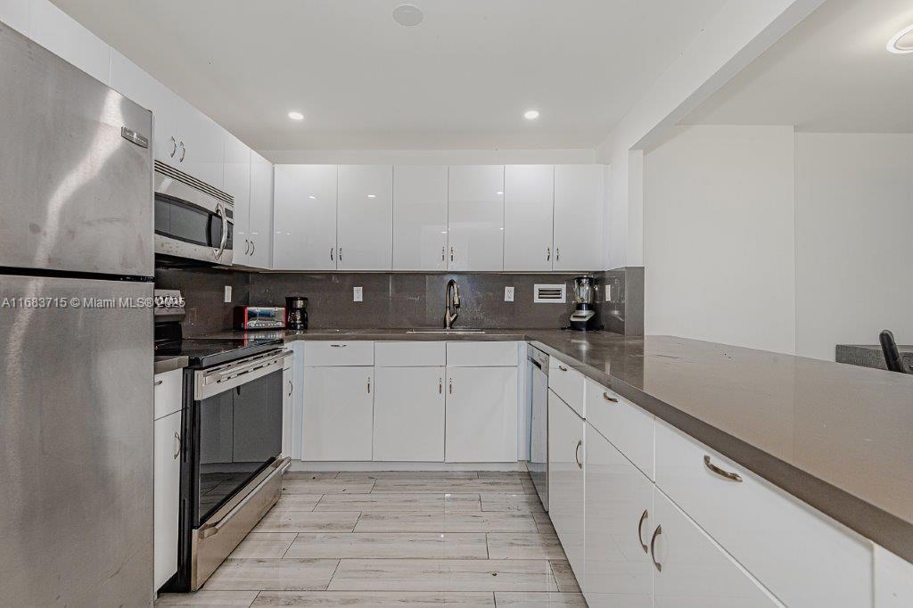 RONEY PALACE CONDO - Residential Lease