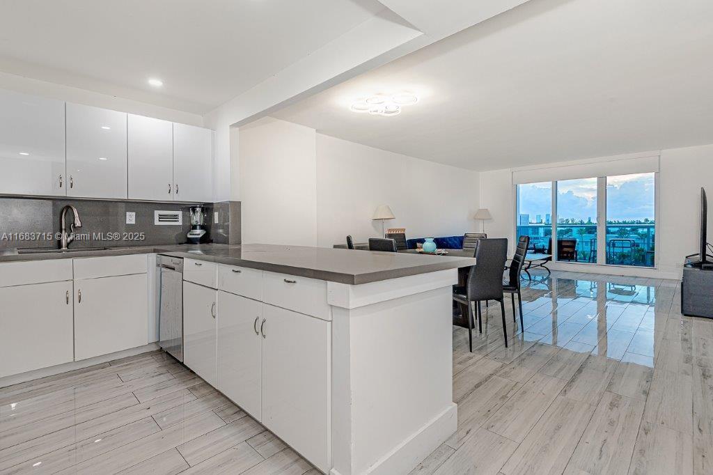 RONEY PALACE CONDO - Residential Lease