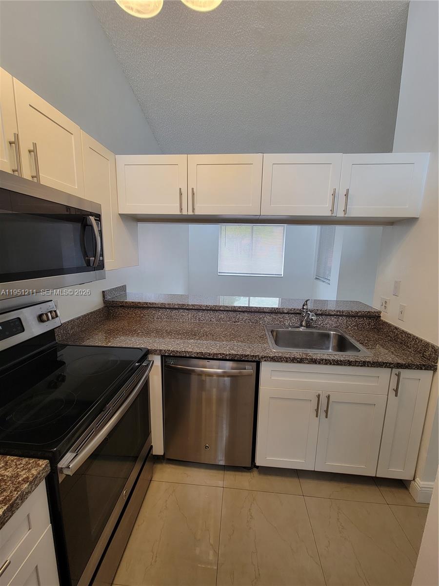 958 Coral Club Dr 958