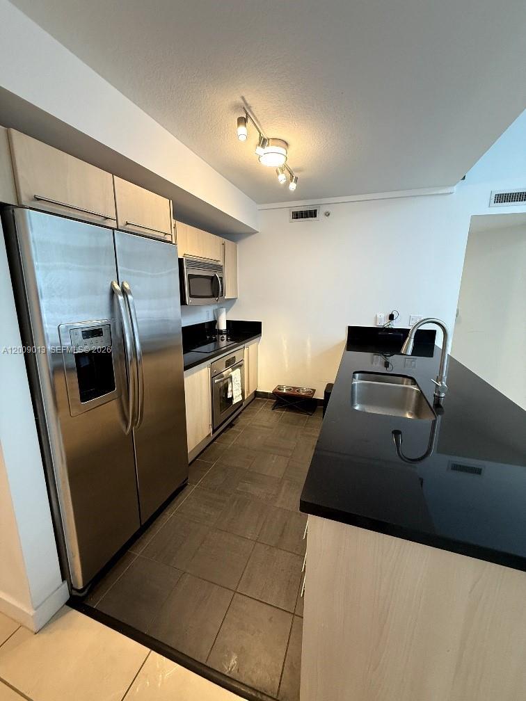 1111 SW 1ST AVE TH-14