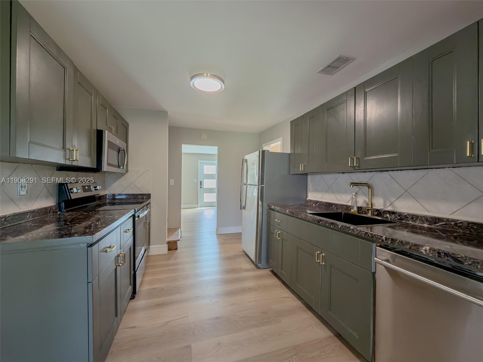 RIVERSIDE PARK - Residential