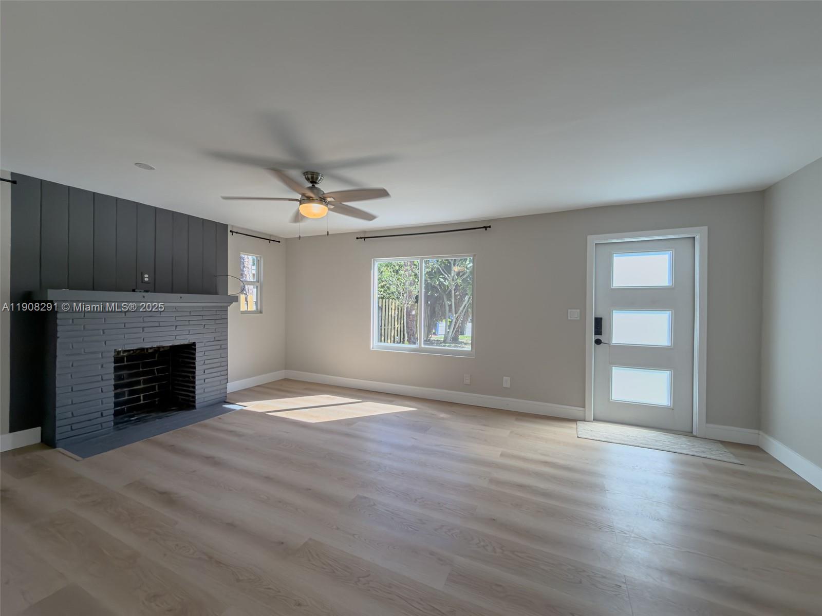 RIVERSIDE PARK - Residential