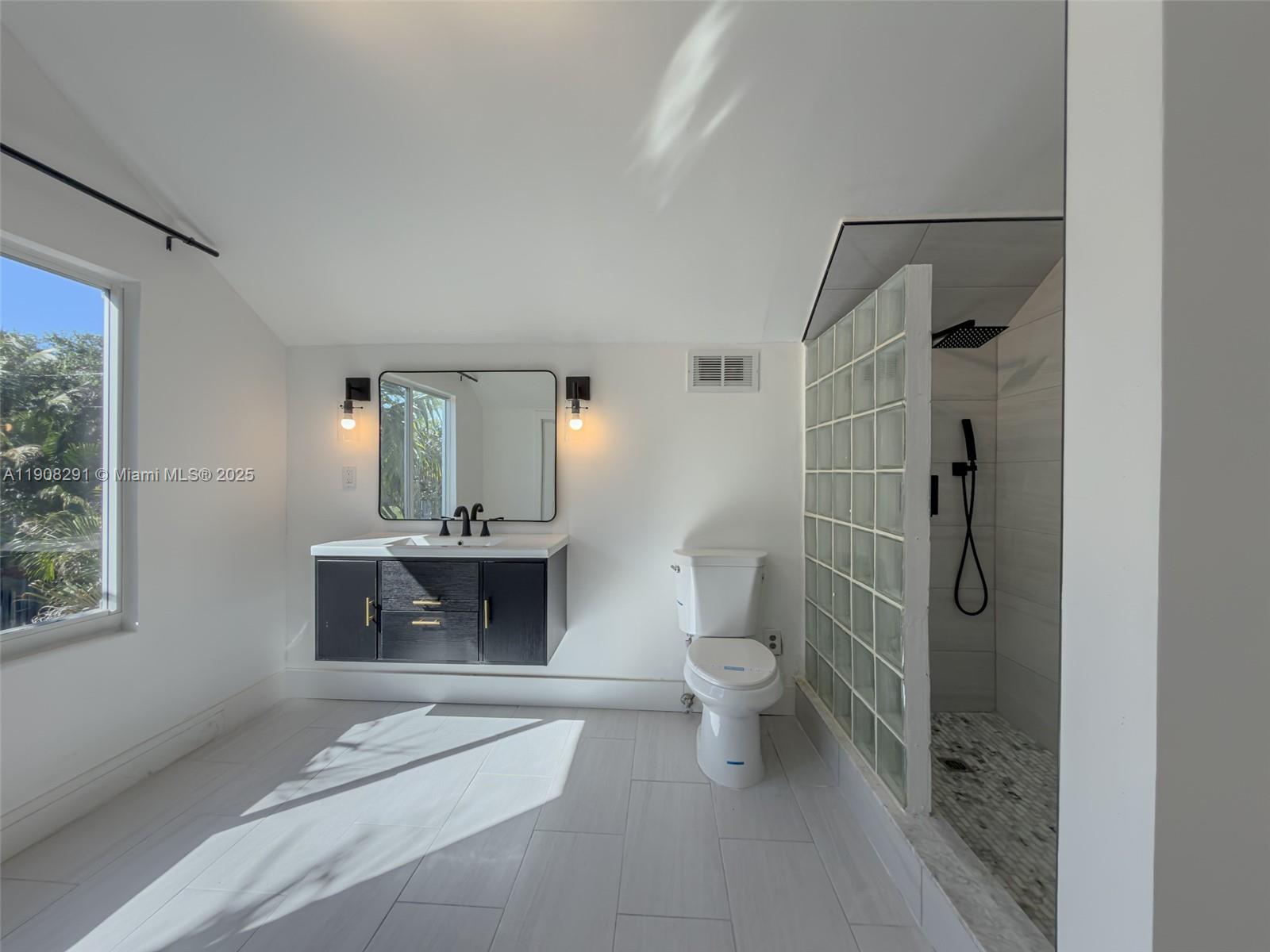 RIVERSIDE PARK - Residential