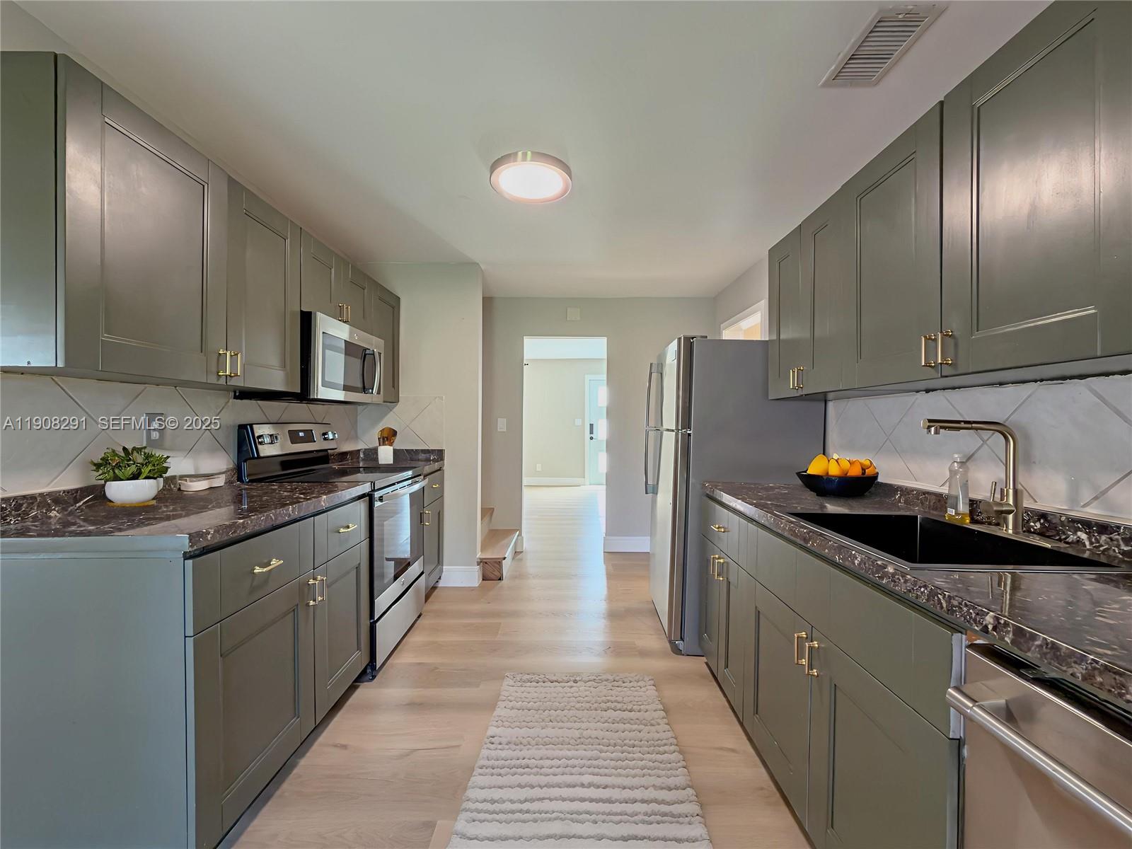 RIVERSIDE PARK - Residential