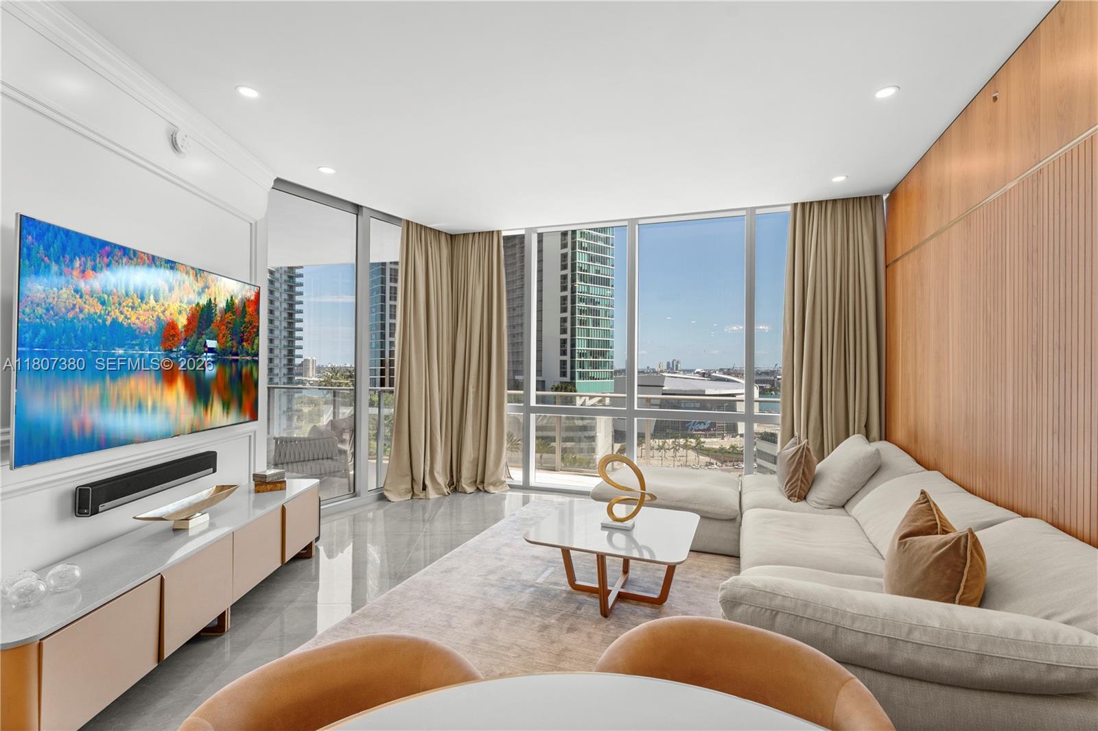 PARAMOUNT MIAMI WORLDCENT - Residential