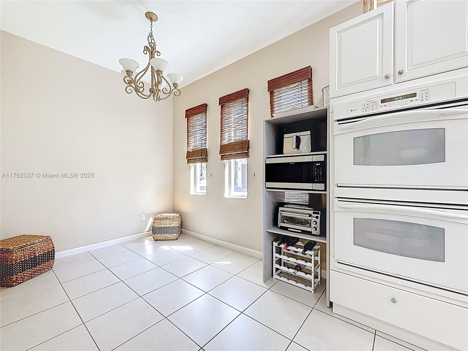 FOURTH  REPLAT OF PORTOFI - Residential