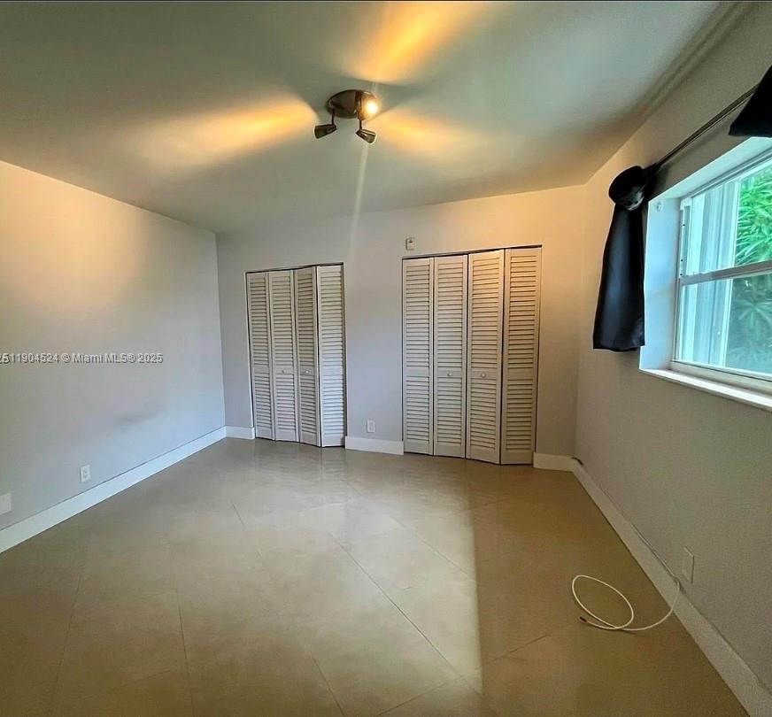 PALMVIEW CONDOMINIUM APAR - Residential Lease