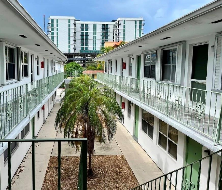 PALMVIEW CONDOMINIUM APAR - Residential Lease