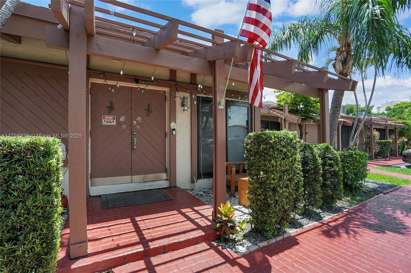 2751 S Parkview Dr 2751