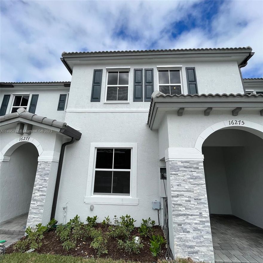 GORGEOUS BRAND NEW TOWNHOME AT  BY LENNAR, CEDAR POINT 3 BEDROOMS, 2.5 BATHROOMS, AT GATED COMMUNITY . TILED FIRST FLOOR, KITCHEN WITH STAINLESS STEEL APPLIANCES AND GRANITE COUNTER TOP, FENCED YARD , WASHER AND DRYER INSIDE. CARPETED SECOND FLOOR, HUGE WALK IN CLOSET IN MASTER , ESPECTACULAR CLUBHOUSE !! INCLUDE POOL AND GYM. UNIT WITH VERY NICE FINISH IN THE BEST AREA OF HOMESTEAD SCHOOLS WALKING DISTANCE EASY ACCESS TO TURNPIKE, RESTAURANTS AND SHOPS , ONE CAR GARAGE AND 2 CAR ON DRIVEWAY !! LANDLORD WILL FIT THE WASHER, DRYER ONCE IT IS RENTED !!!!