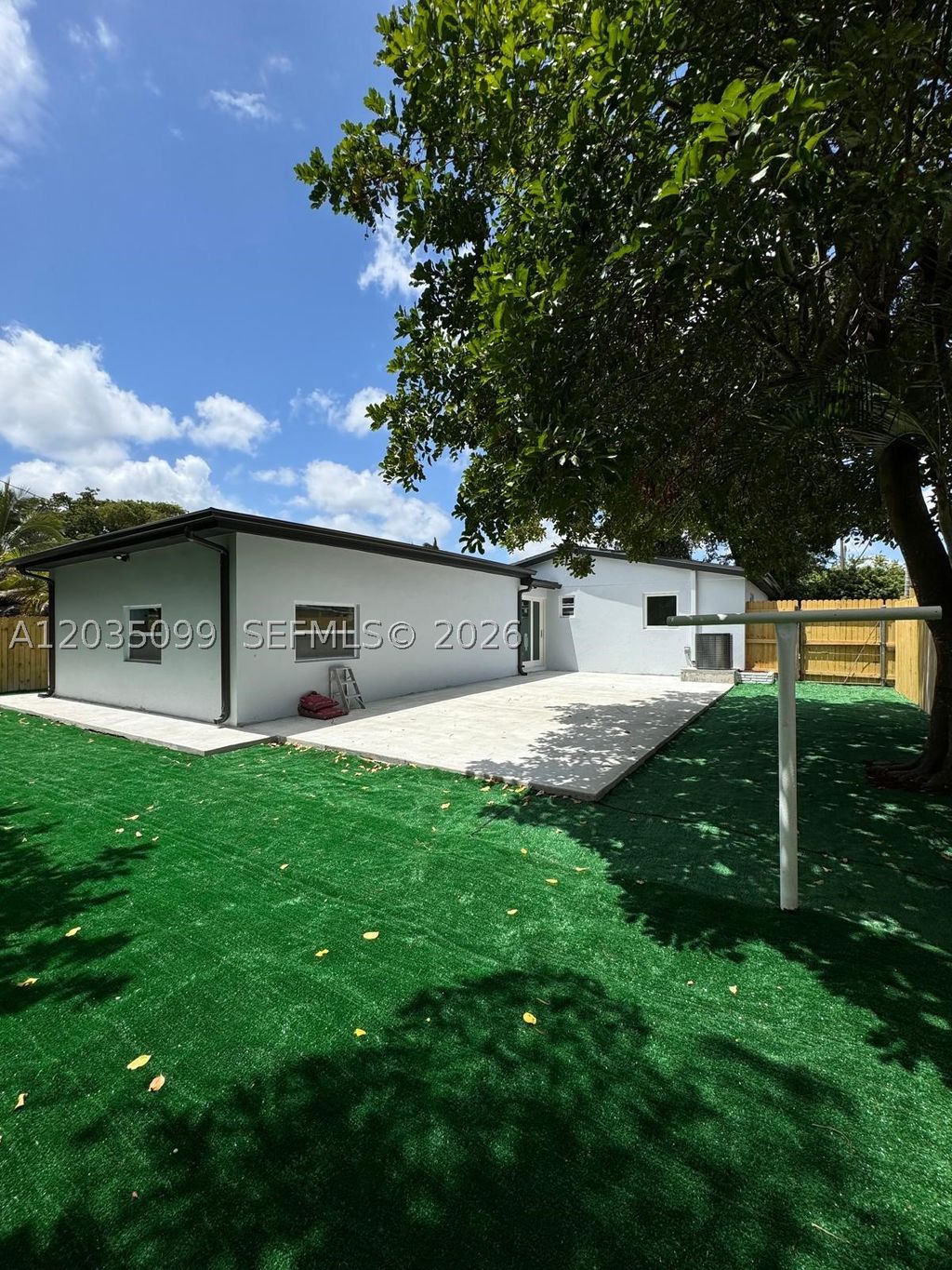 Photo of 4028 SW 49th Ct, Dania Beach, FL 33314 (MLS # A12035099)