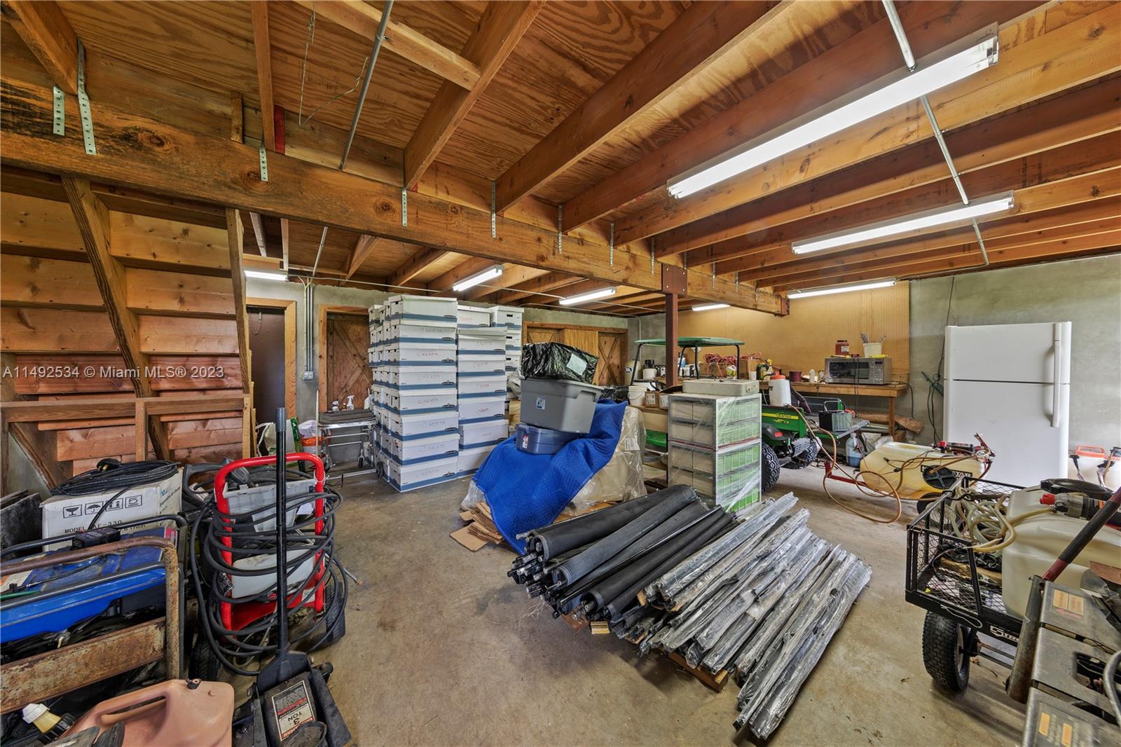 5 ACRE ESTATE - Residential