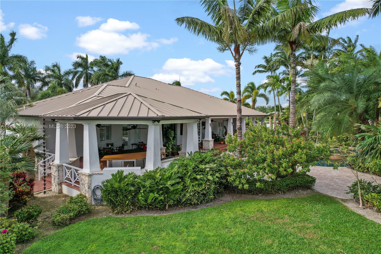 5 ACRE ESTATE - Residential