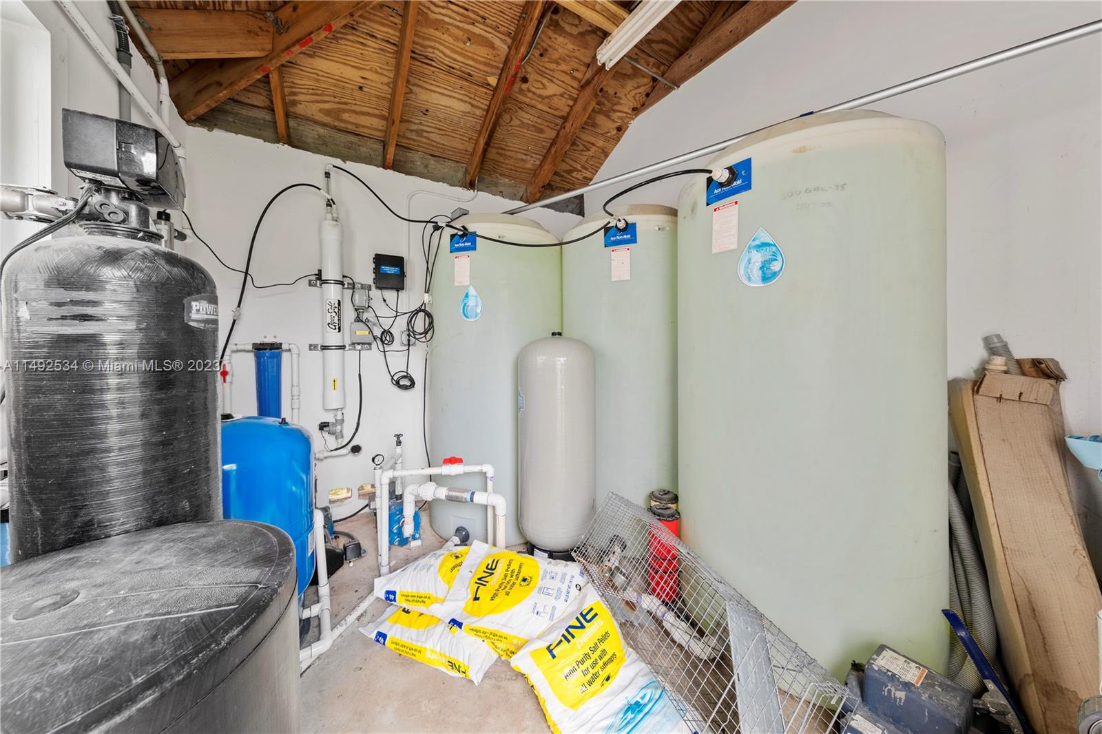 5 ACRE ESTATE - Residential