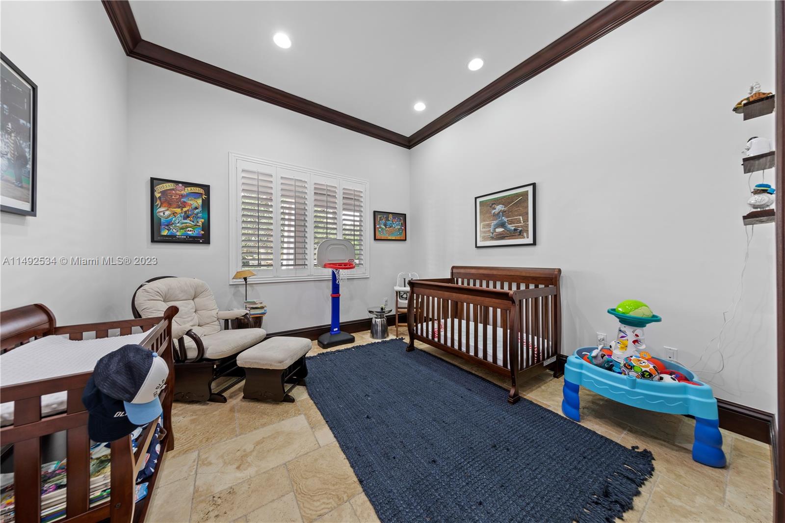 5 ACRE ESTATE - Residential