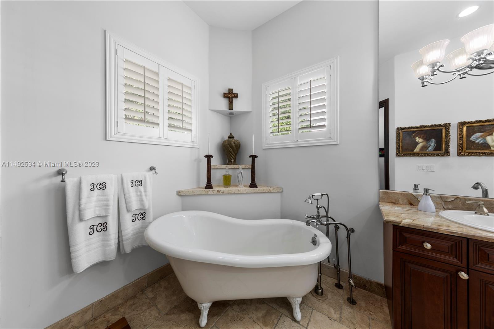 5 ACRE ESTATE - Residential