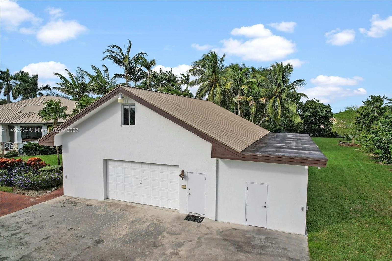 5 ACRE ESTATE - Residential