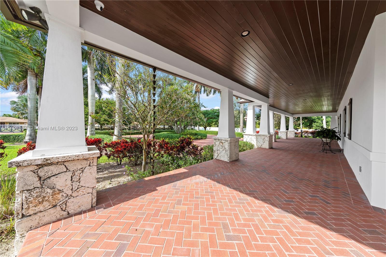 5 ACRE ESTATE - Residential