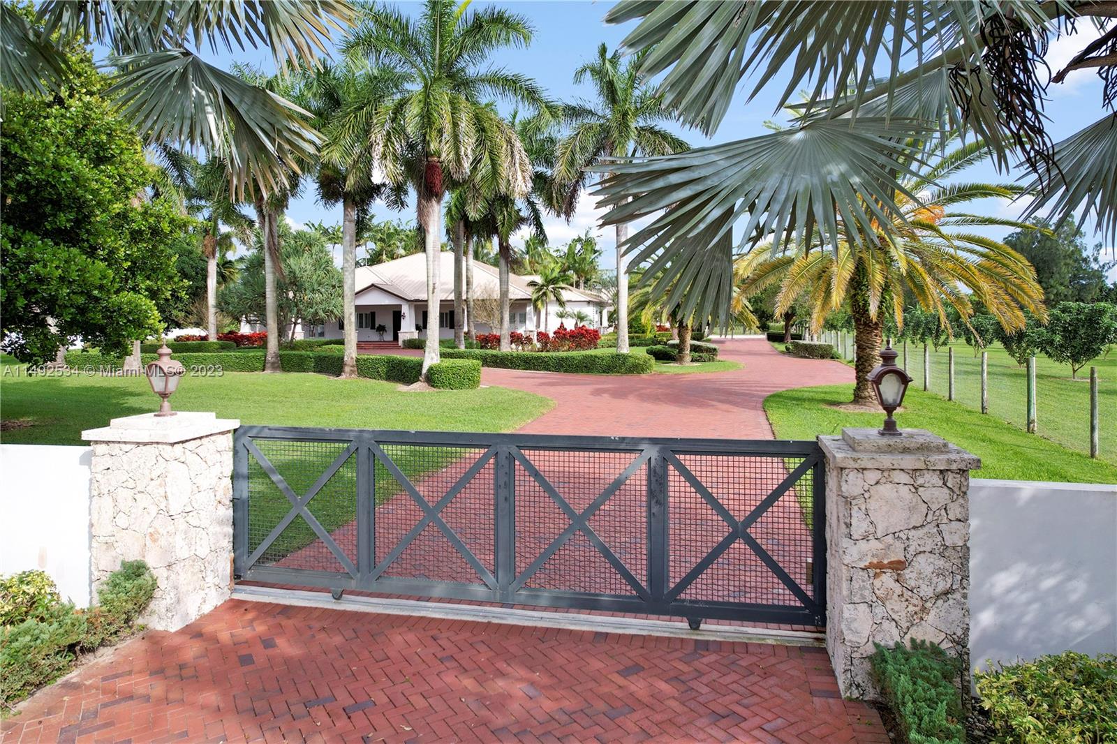 5 ACRE ESTATE - Residential