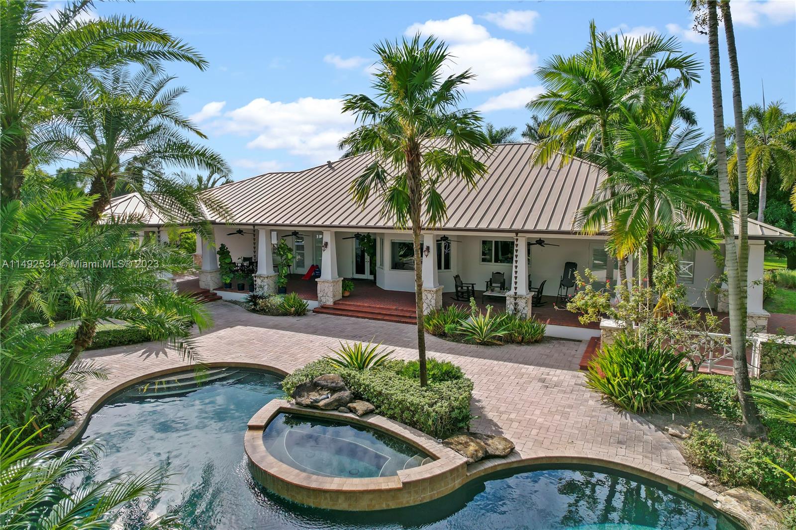 5 ACRE ESTATE - Residential