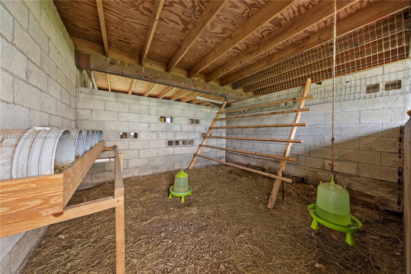 5 ACRE ESTATE - Residential