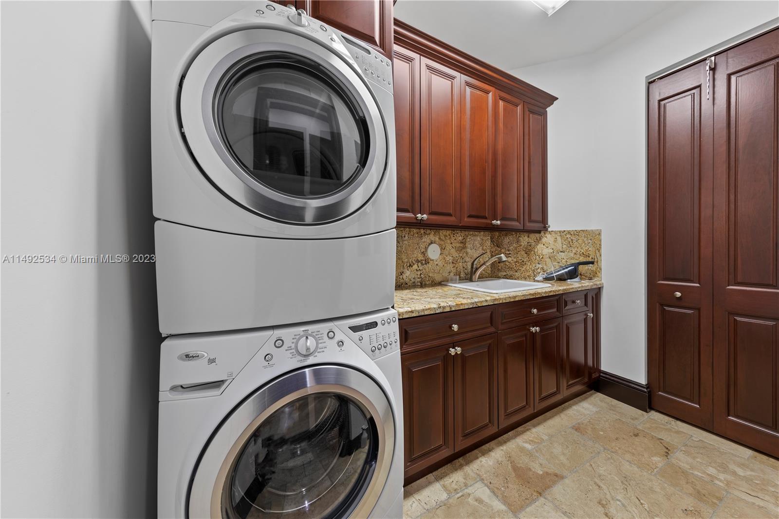 5 ACRE ESTATE - Residential