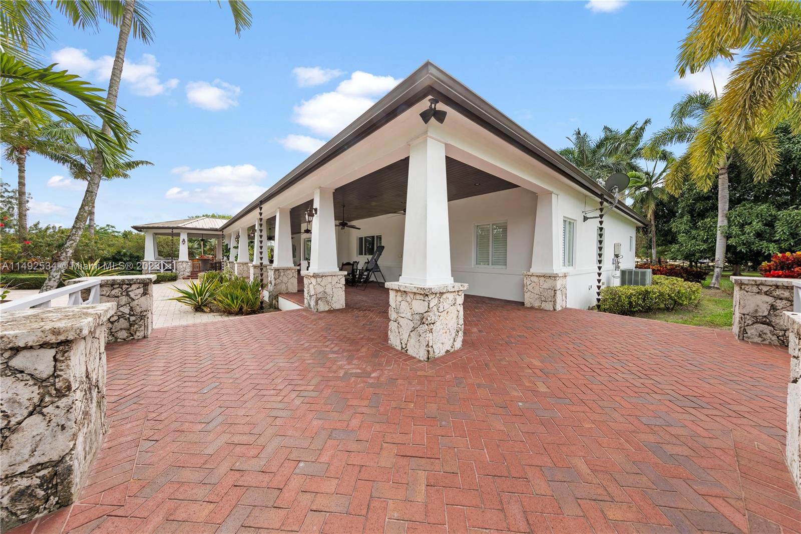 5 ACRE ESTATE - Residential