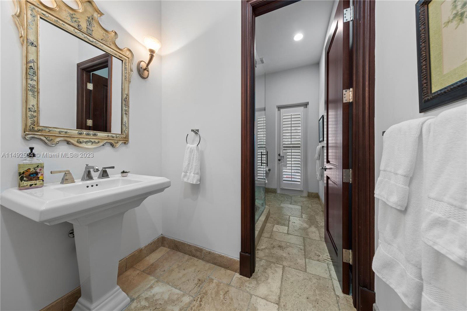 5 ACRE ESTATE - Residential