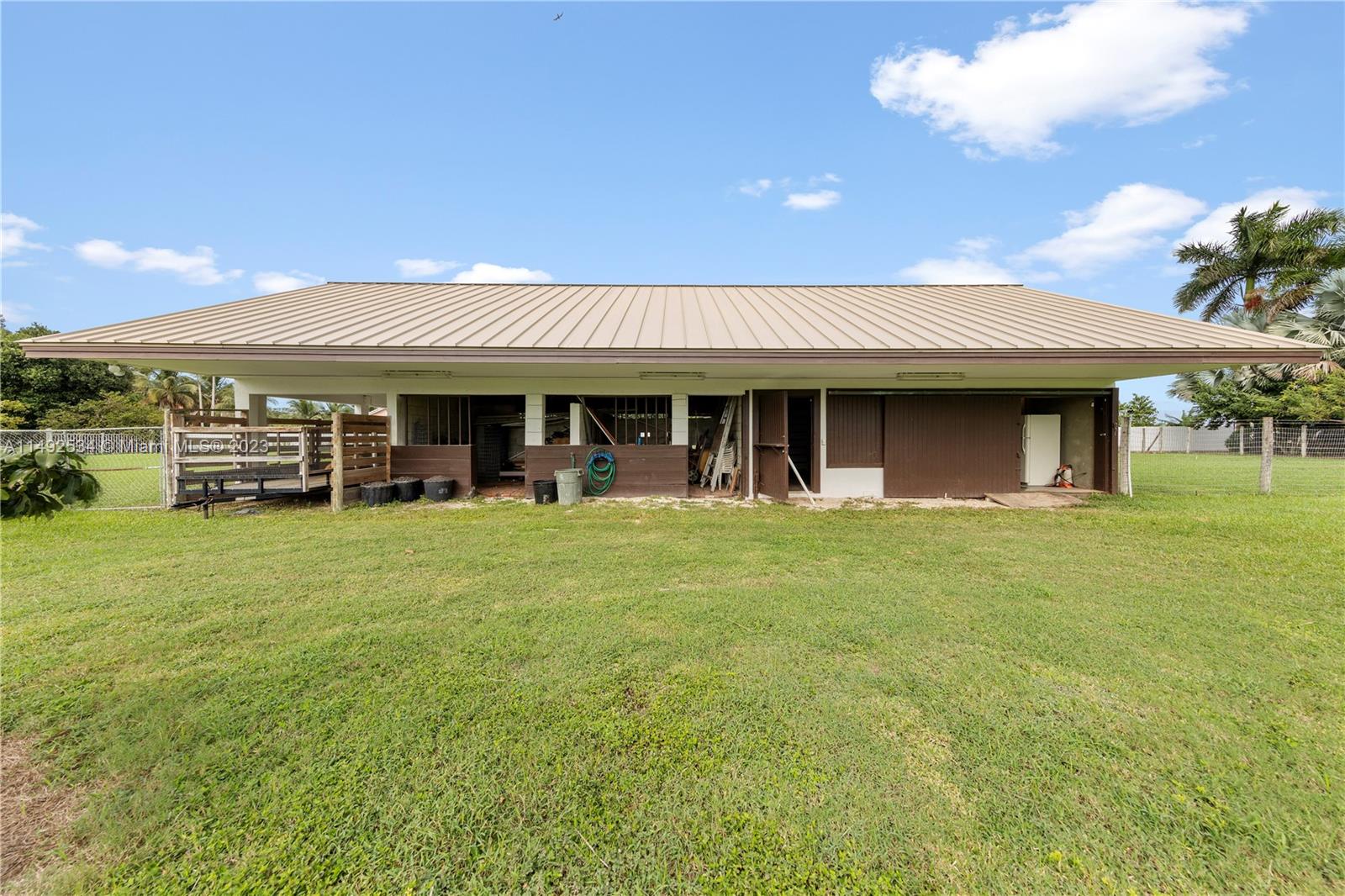 5 ACRE ESTATE - Residential