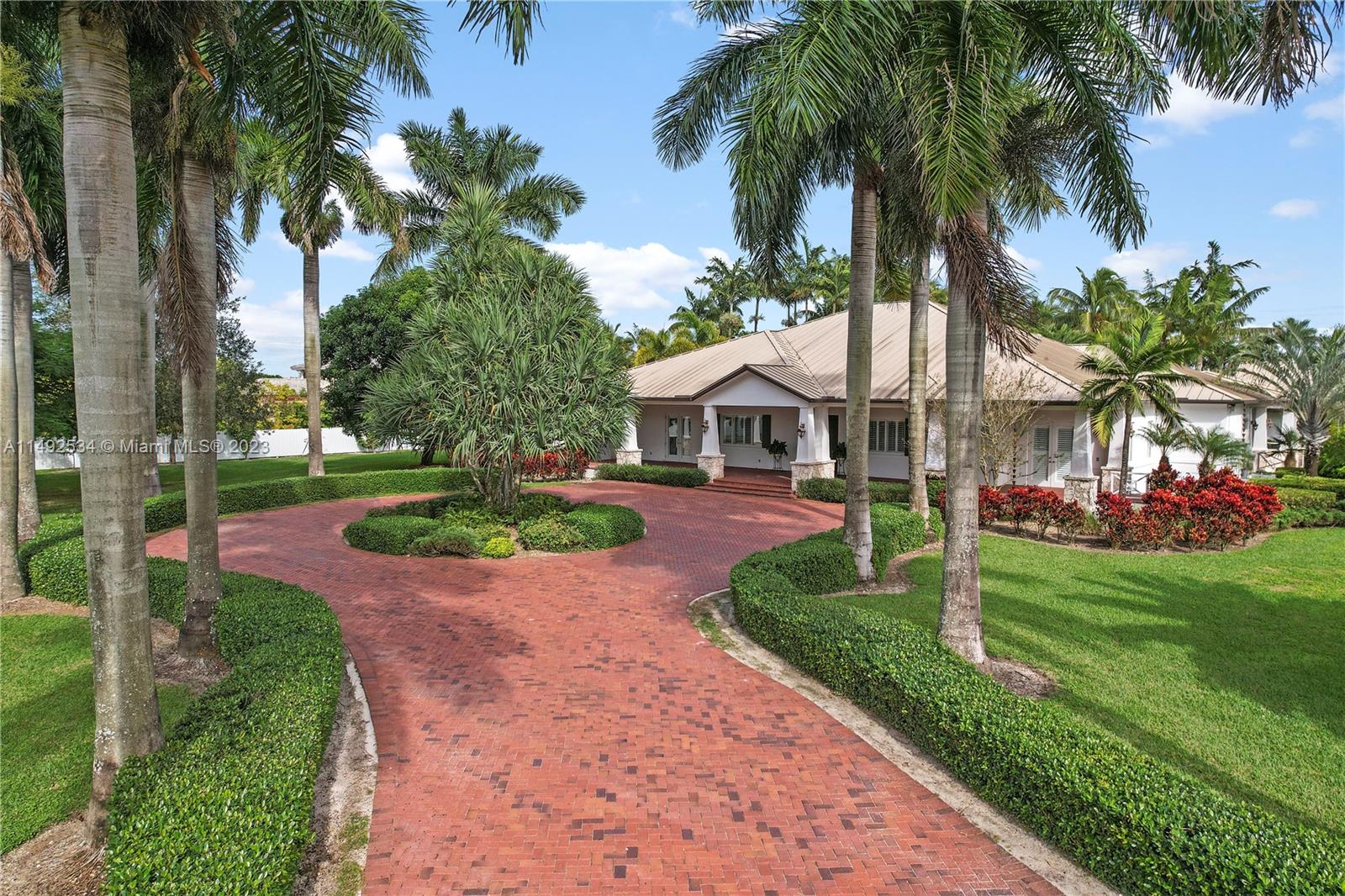 5 ACRE ESTATE - Residential