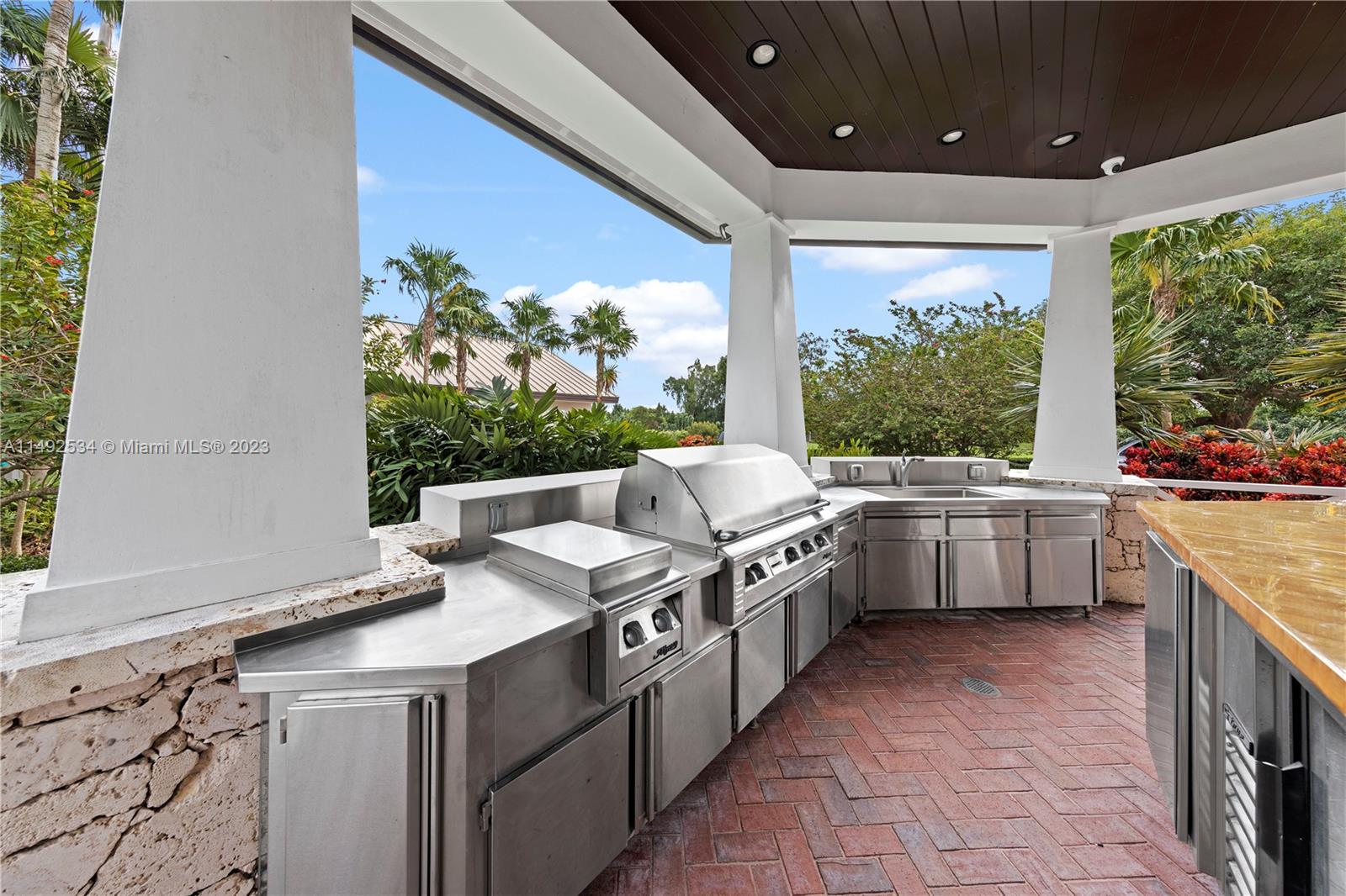 5 ACRE ESTATE - Residential