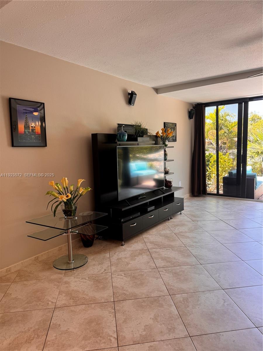 BUTTONWOOD BAY CLUB CONDO - Residential Lease