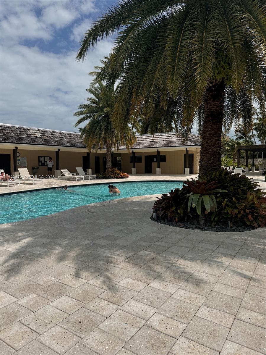 BUTTONWOOD BAY CLUB CONDO - Residential Lease