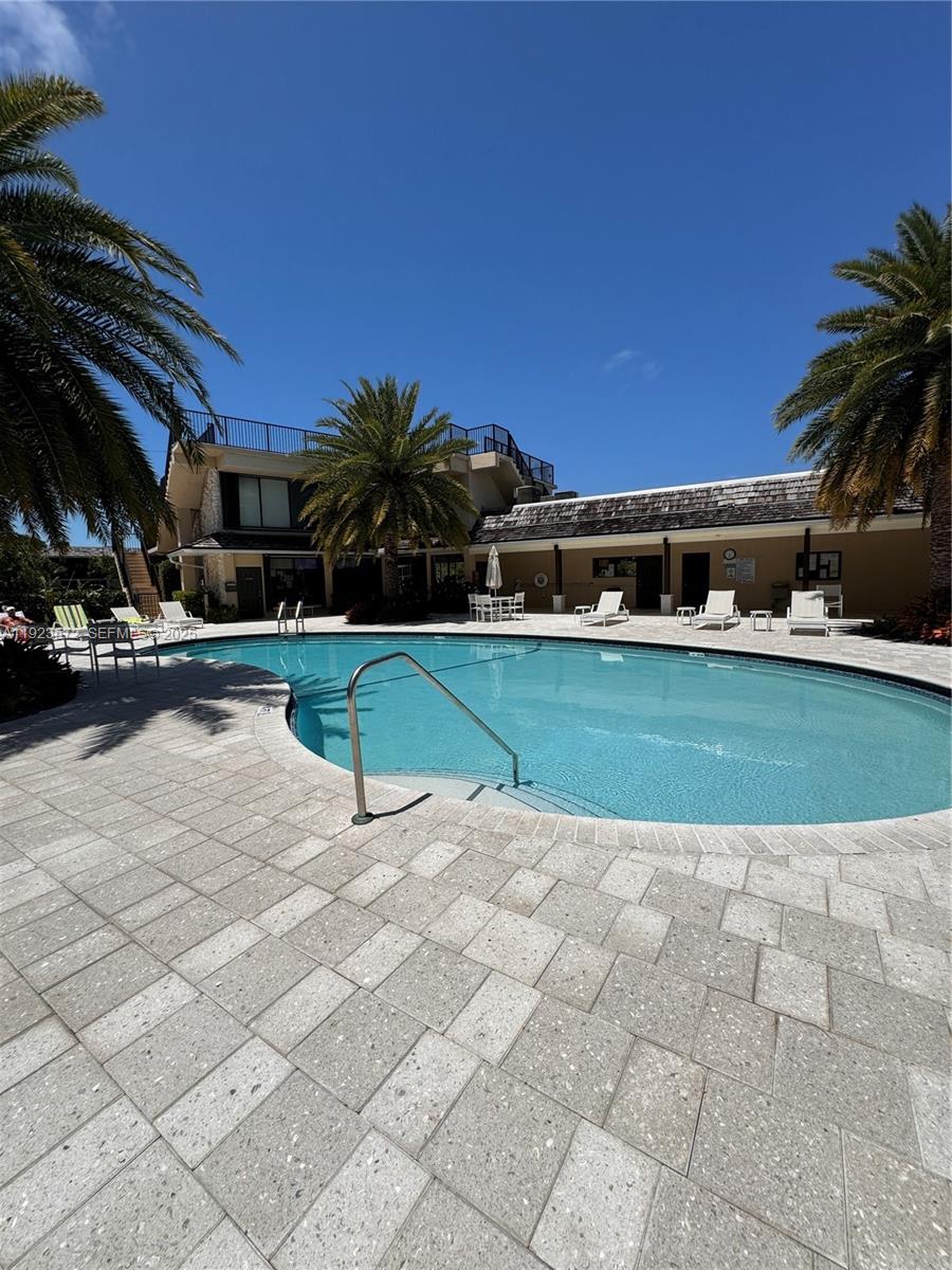 BUTTONWOOD BAY CLUB CONDO - Residential Lease