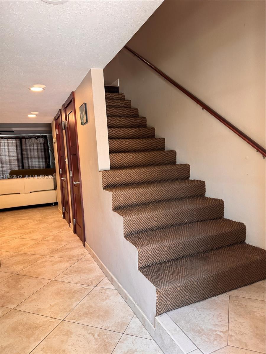 BUTTONWOOD BAY CLUB CONDO - Residential Lease