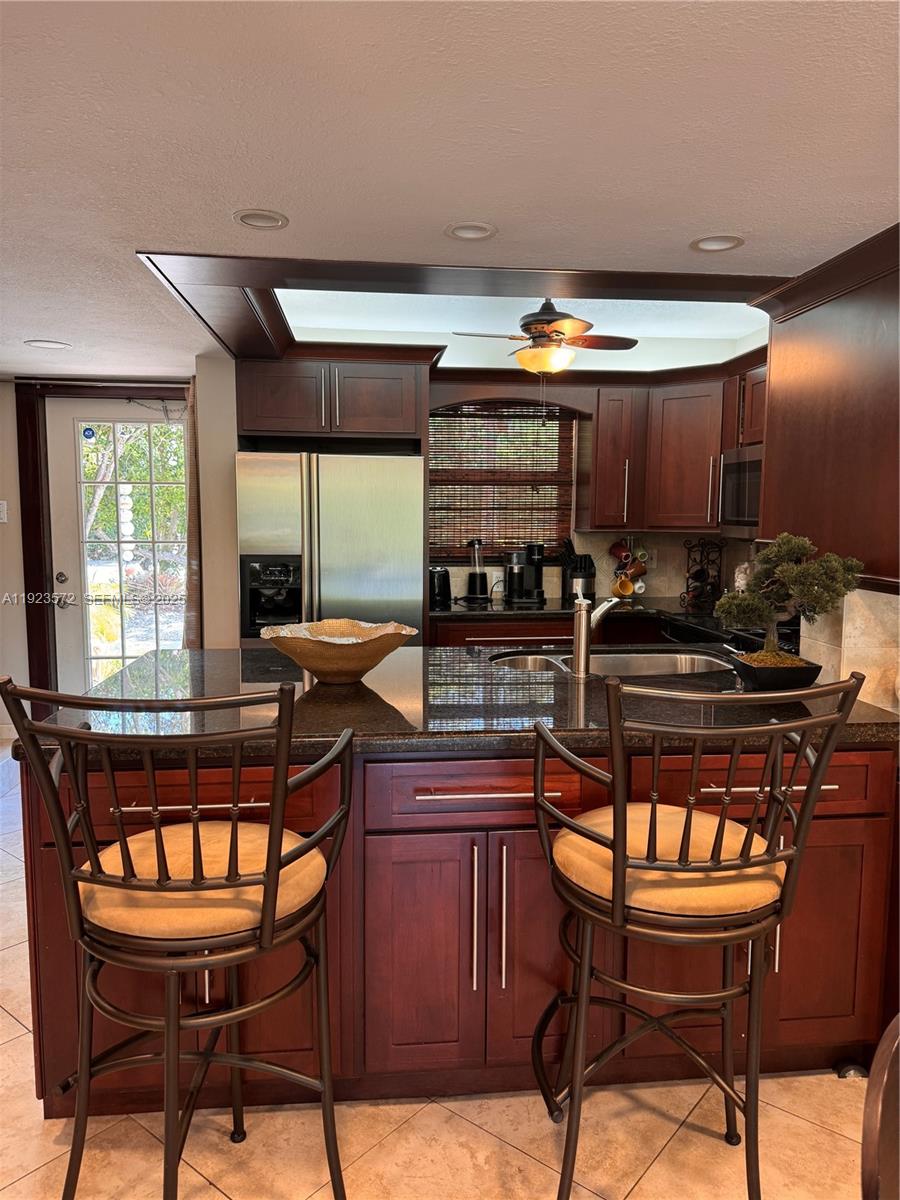 BUTTONWOOD BAY CLUB CONDO - Residential Lease