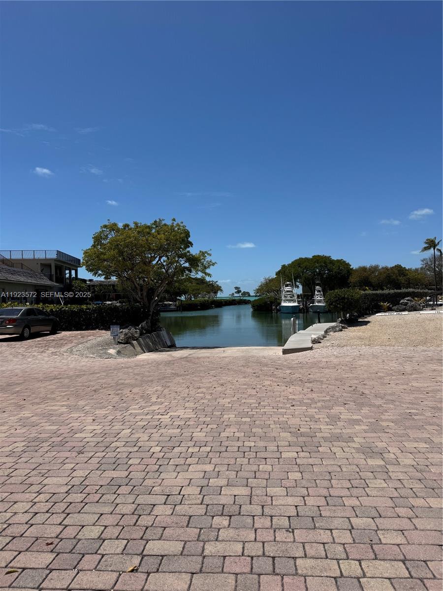 BUTTONWOOD BAY CLUB CONDO - Residential Lease