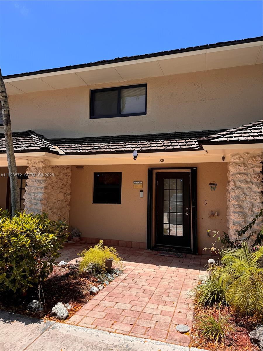 BUTTONWOOD BAY CLUB CONDO - Residential Lease