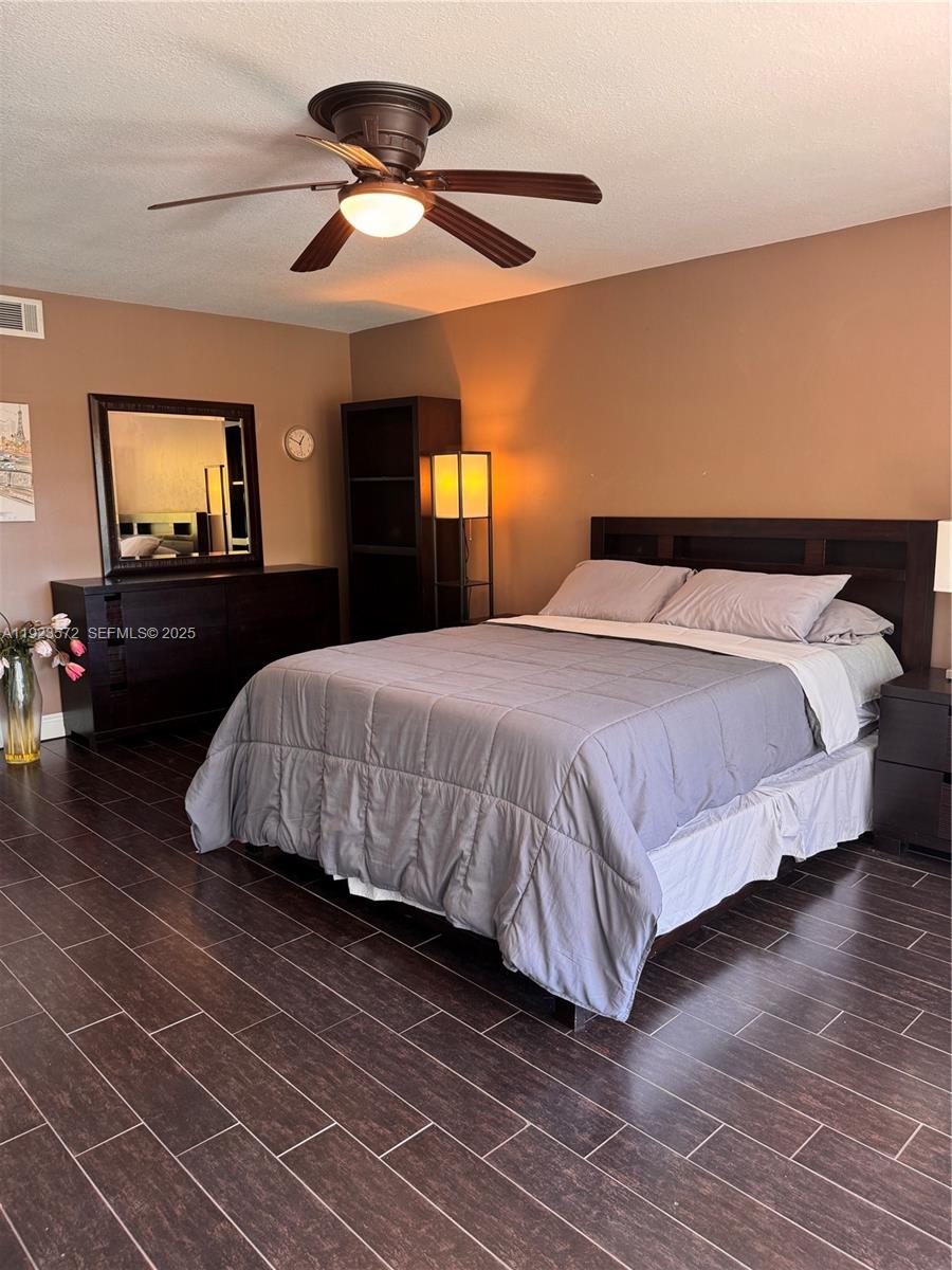 BUTTONWOOD BAY CLUB CONDO - Residential Lease