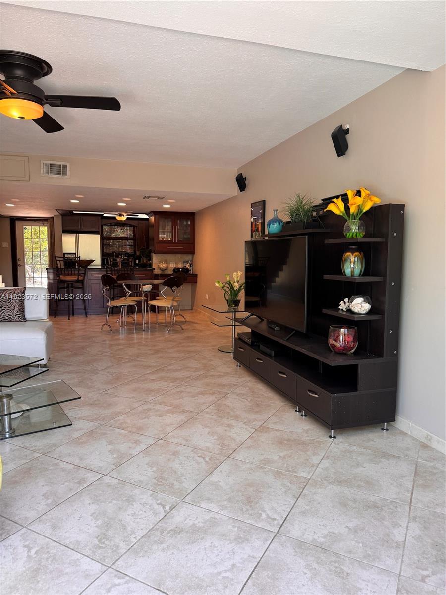 BUTTONWOOD BAY CLUB CONDO - Residential Lease