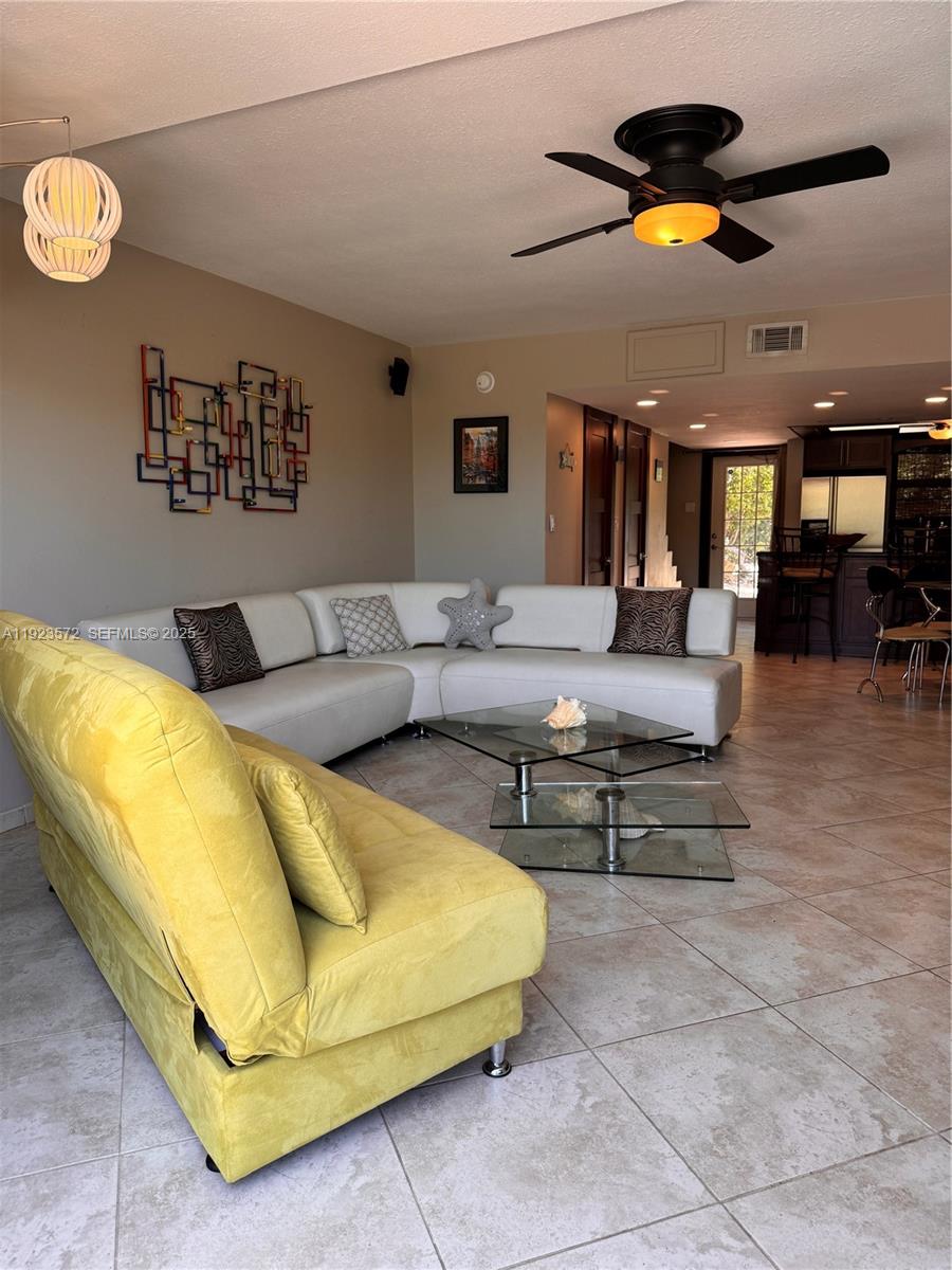 BUTTONWOOD BAY CLUB CONDO - Residential Lease